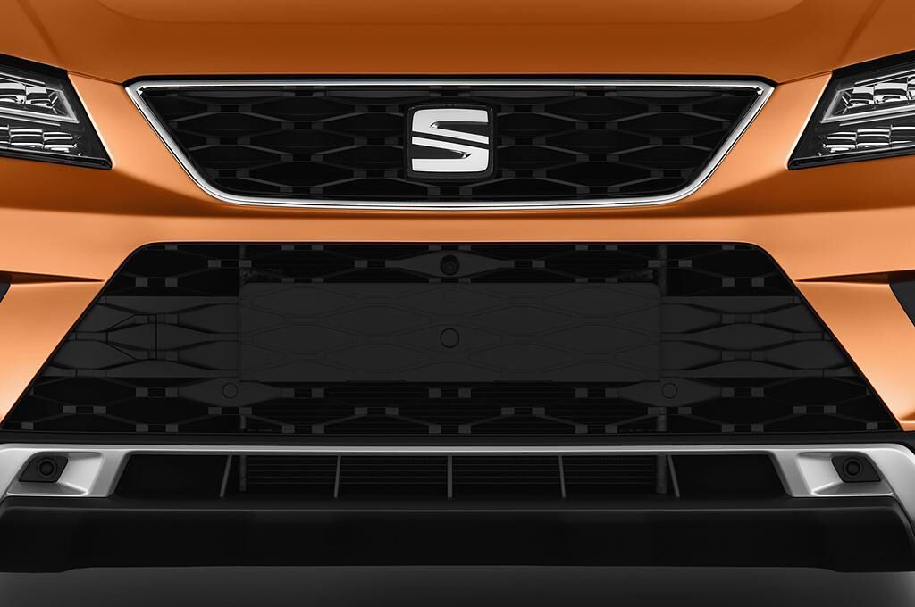 SEAT Ateca (Baujahr 2017) Xcellence 5 Türen Kühlergrill und Scheinwerfer