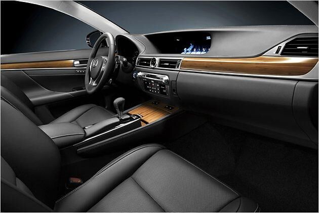 Klare Linien beruhigen das Auge. Hier wurde der Innenraum mit Bambus-Applikationen versehen