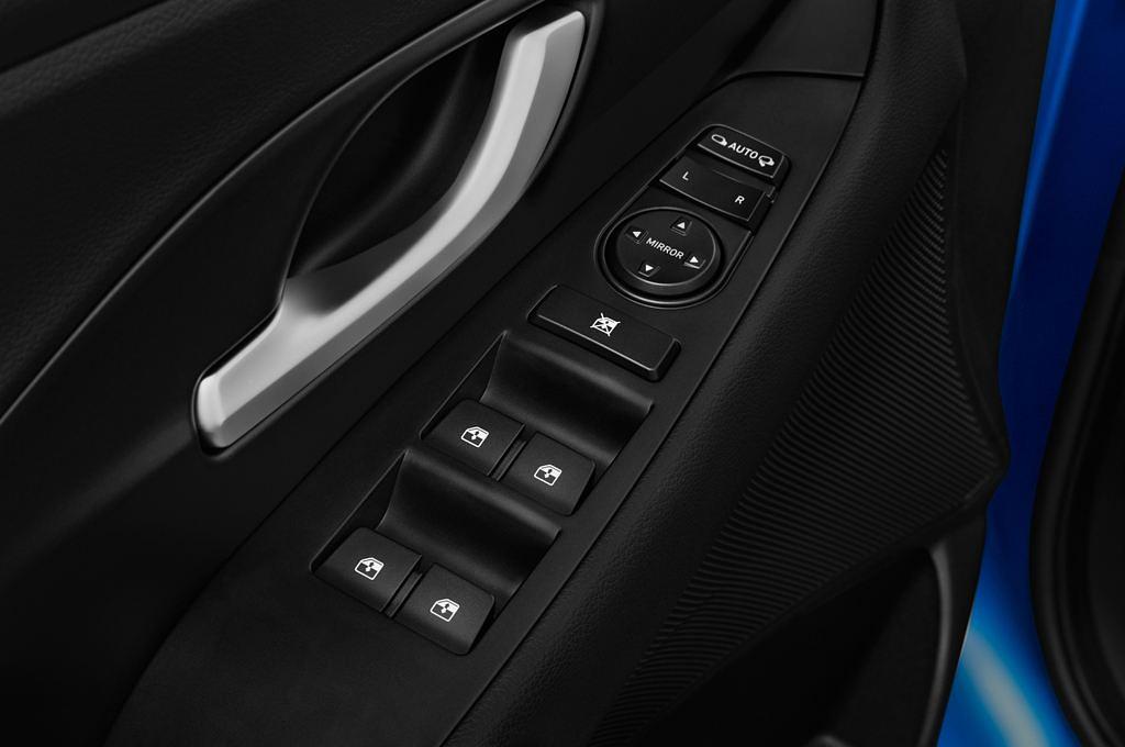 Hyundai i30 (Baujahr 2017) Premium 5 Türen Bedienungselemente Tür