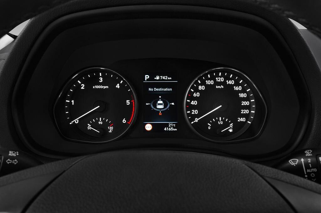 Hyundai i30 (Baujahr 2017) Premium 5 Türen Tacho und Fahrerinstrumente