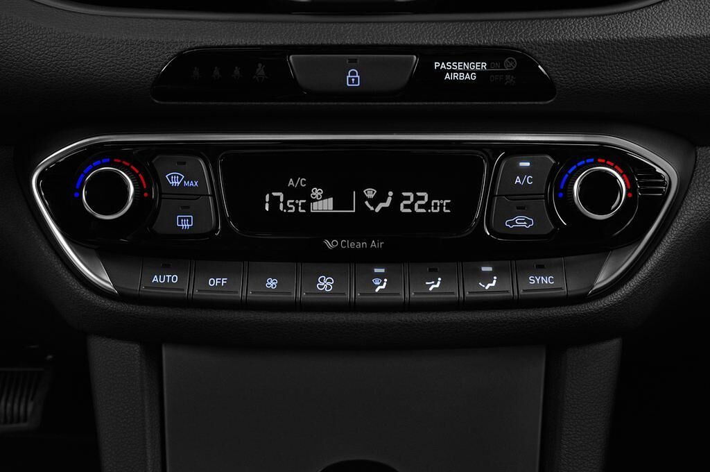 Hyundai i30 (Baujahr 2017) Premium 5 Türen Temperatur und Klimaanlage