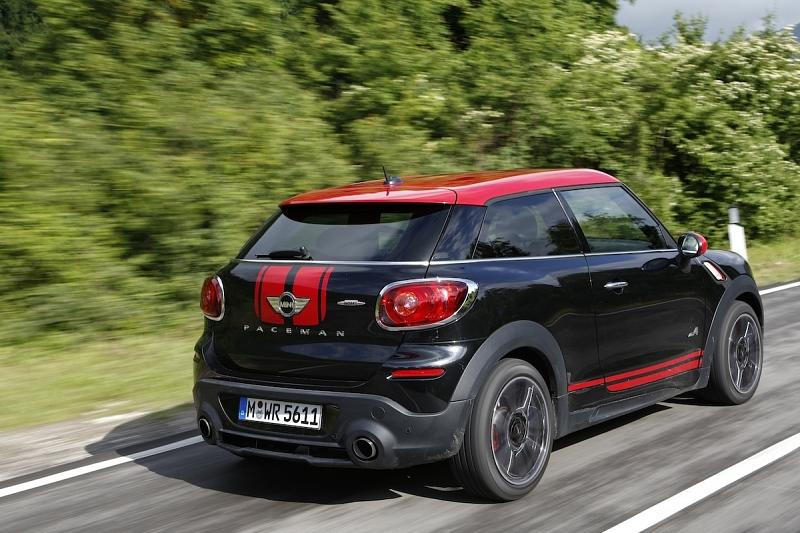 Der kleine Dachspoiler sorgt für zusätzlichen Abtrieb