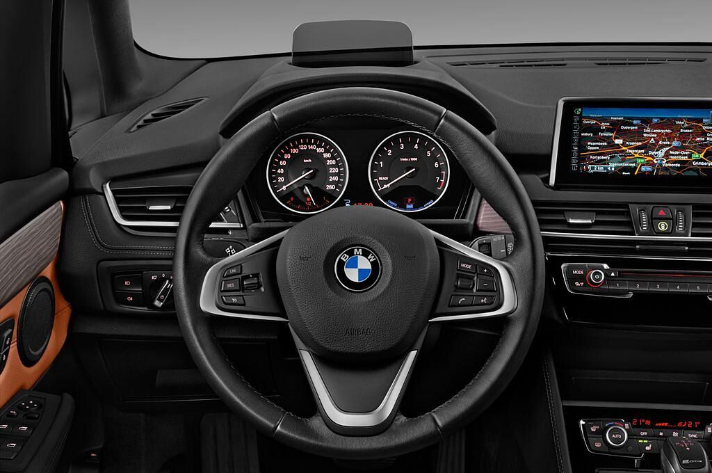 BMW 2 Series Active Tourer (Baujahr 2017) Luxury Line 5 Türen Lenkrad