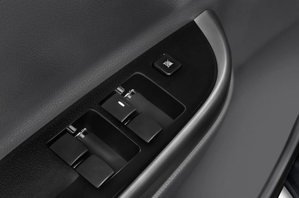 FIAT Fullback (Baujahr 2017) LX 4 Türen Bedienungselemente Tür