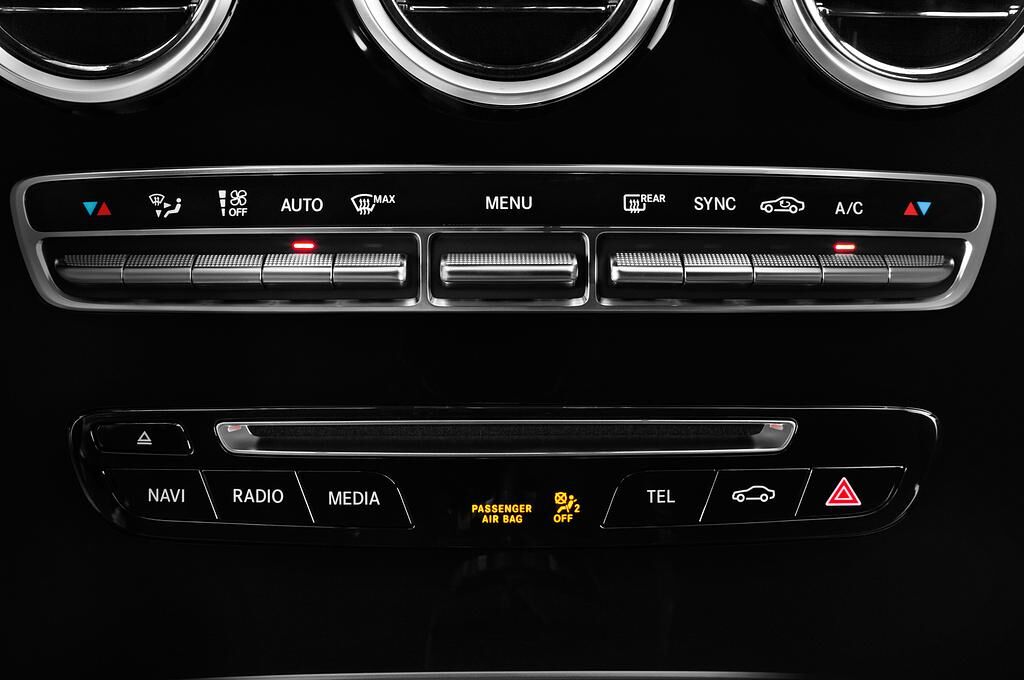 Mercedes C Class (Baujahr 2018) AMG Line 5 Türen Temperatur und Klimaanlage