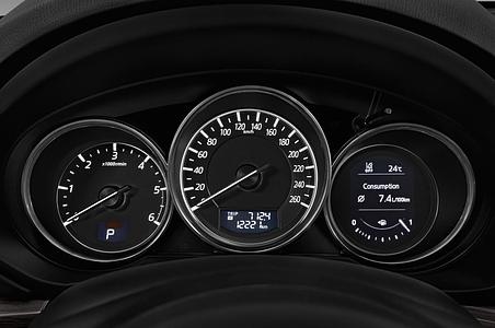 Mazda CX-5 (Baujahr 2017) Sports-Line 5 Türen Tacho und Fahrerinstrumente
