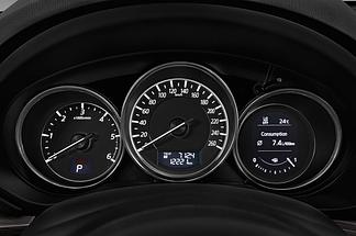 Mazda CX-5 (Baujahr 2017) Sports-Line 5 Türen Tacho und Fahrerinstrumente