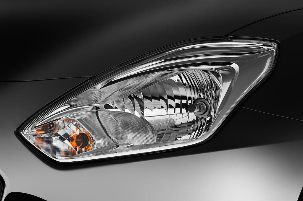 Suzuki Swift (Baujahr 2017) Comfort 5 Türen Scheinwerfer