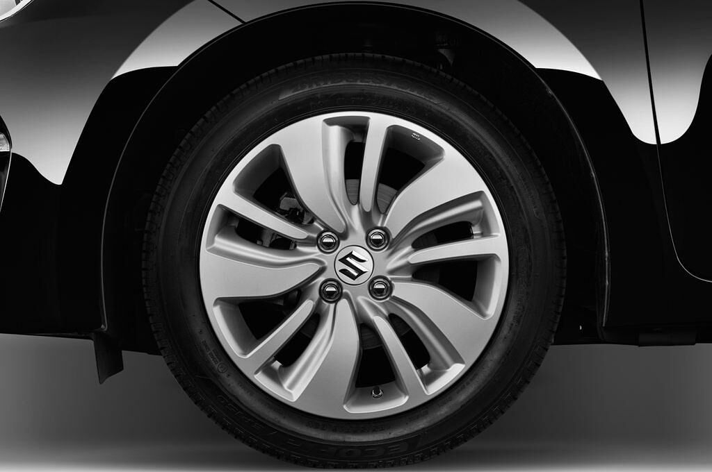 Suzuki Swift (Baujahr 2017) Comfort 5 Türen Reifen und Felge