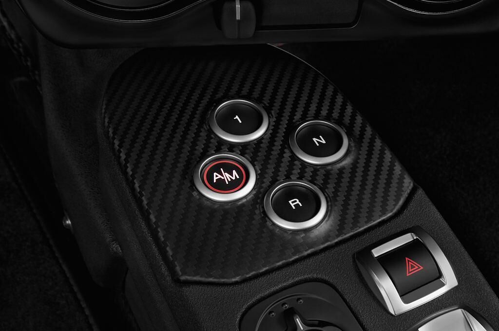 Alfa Romeo 4C (Baujahr 2017) - 2 Türen Schalthebel