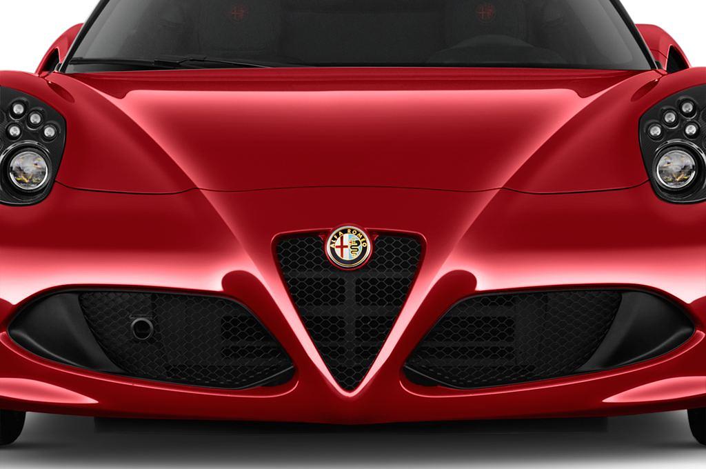 Alfa Romeo 4C (Baujahr 2017) - 2 Türen Kühlergrill und Scheinwerfer
