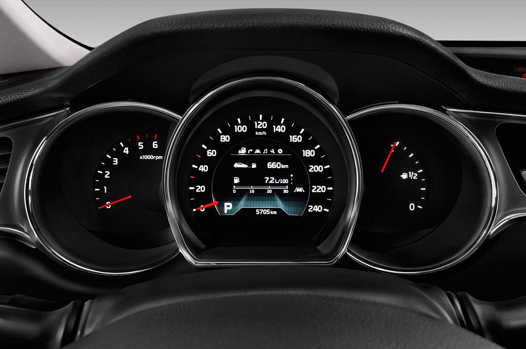 Kia cee'd (Baujahr 2016) Platinum Edition 5 Türen Tacho und Fahrerinstrumente
