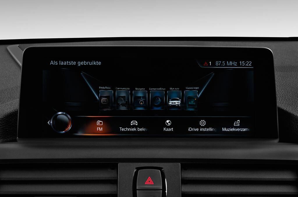 BMW 1 Series (Baujahr 2017) Sport 5 Türen Radio und Infotainmentsystem