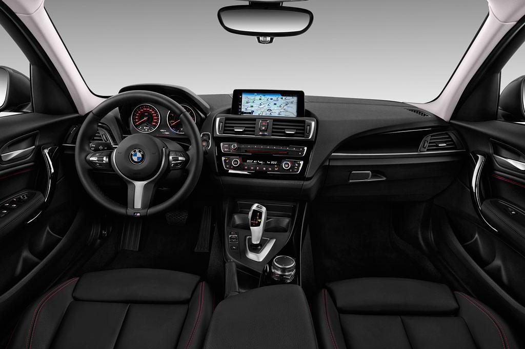 BMW 1 Series (Baujahr 2017) Sport 5 Türen Cockpit und Innenraum