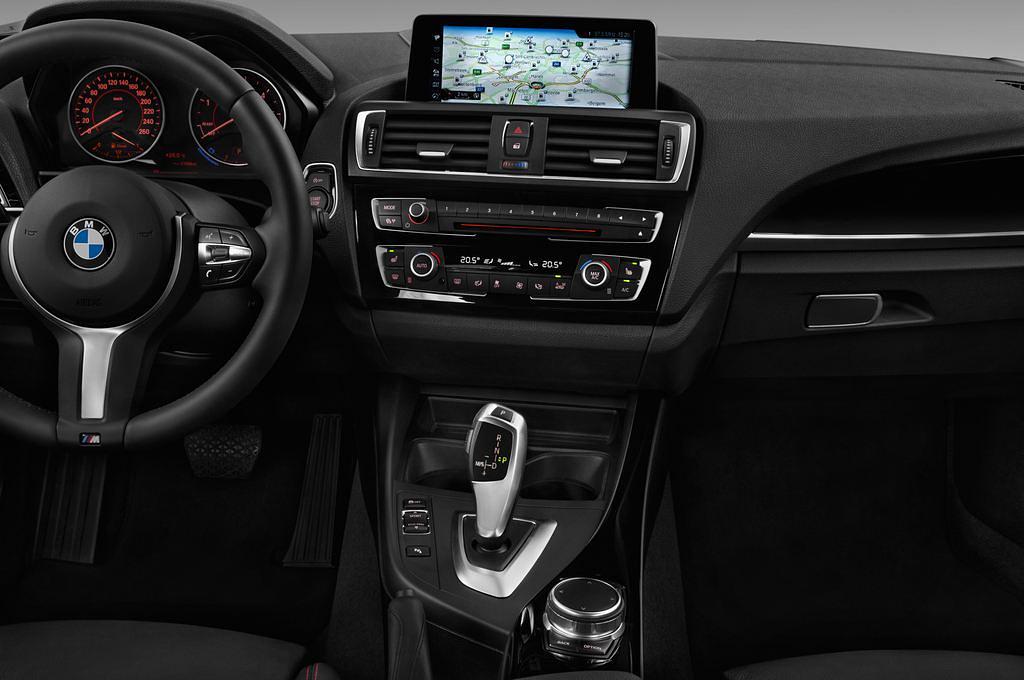 BMW 1 Series (Baujahr 2017) Sport 5 Türen Mittelkonsole