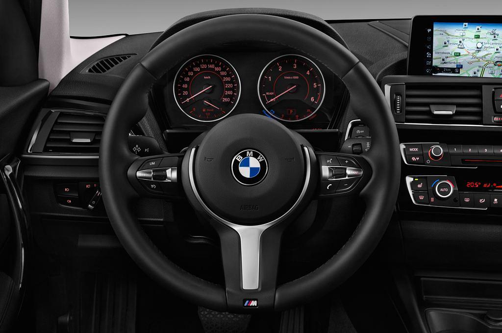 BMW 1 Series (Baujahr 2017) Sport 5 Türen Lenkrad