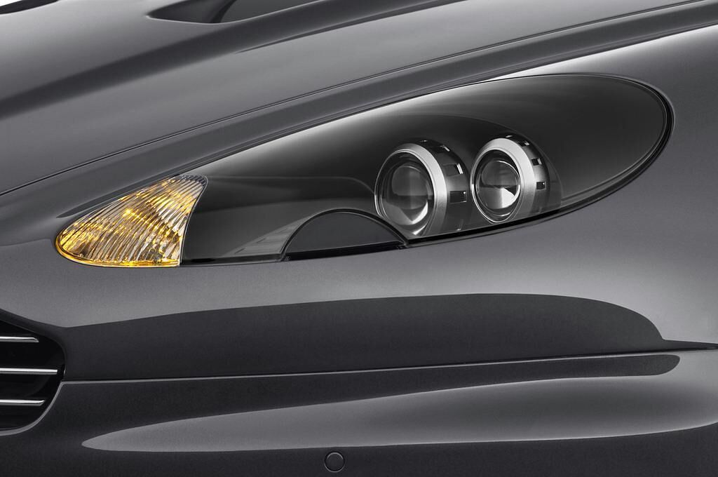 Aston Martin DBS (Baujahr 2010) - 2 Türen Scheinwerfer