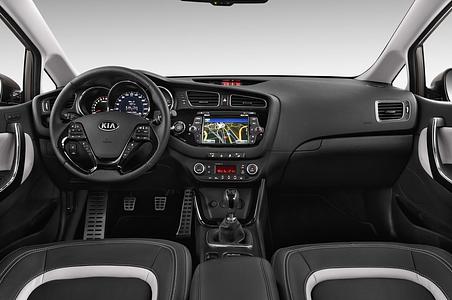 Kia cee'd (Baujahr 2013) Spirit 5 Türen Cockpit und Innenraum