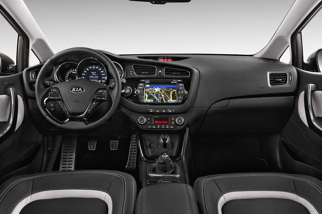 Kia cee'd (Baujahr 2013) Spirit 5 Türen Cockpit und Innenraum