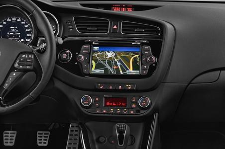 Kia cee'd (Baujahr 2013) Spirit 5 Türen Mittelkonsole