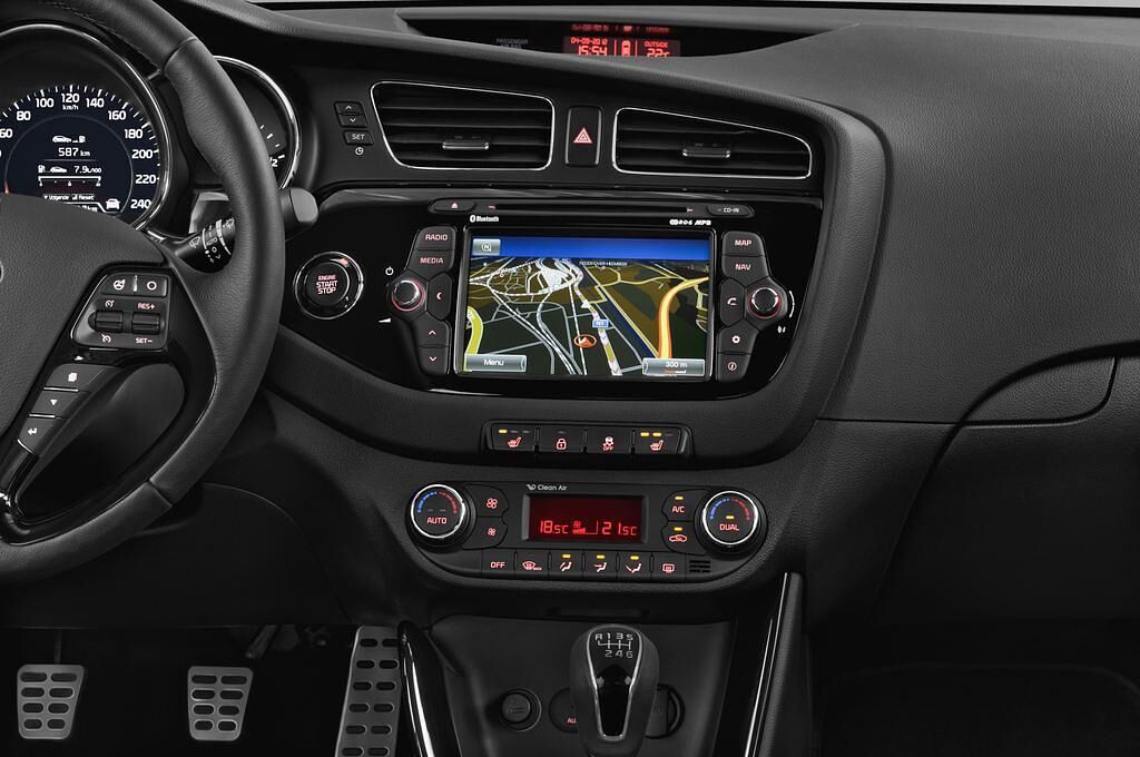 Kia cee'd (Baujahr 2013) Spirit 5 Türen Mittelkonsole