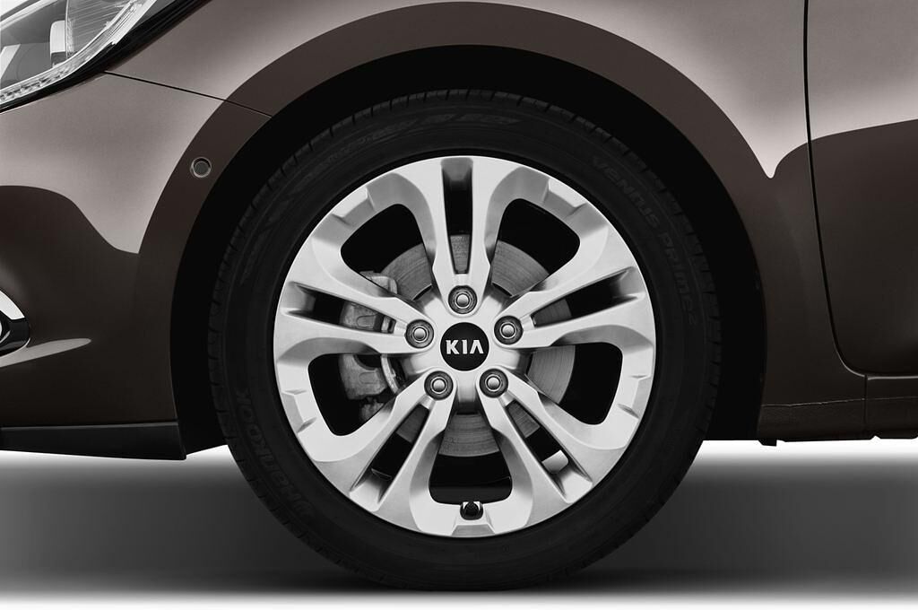 Kia cee'd (Baujahr 2013) Spirit 5 Türen Reifen und Felge