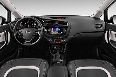 Kia cee'd (Baujahr 2016) Platinum Edition 5 Türen Cockpit und Innenraum