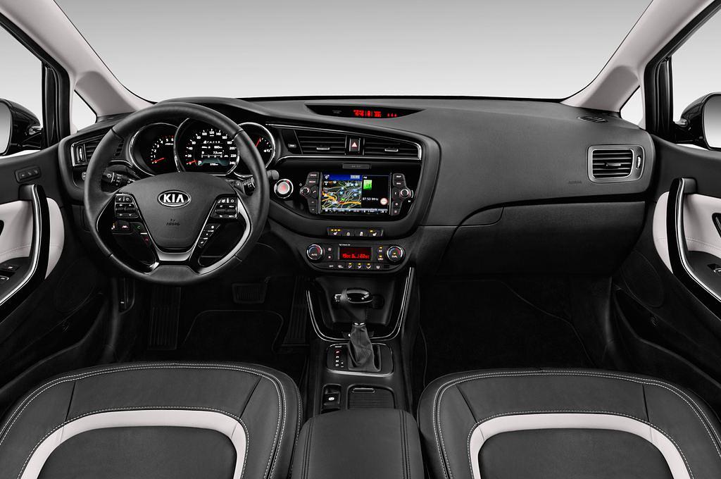 Kia cee'd (Baujahr 2016) Platinum Edition 5 Türen Cockpit und Innenraum