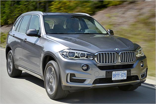 Die Scheinwerfer reichen bis an die wuchtige Doppelniere heran - ein Stilmittel, das bereits vom 3er und 4er bekannt ist