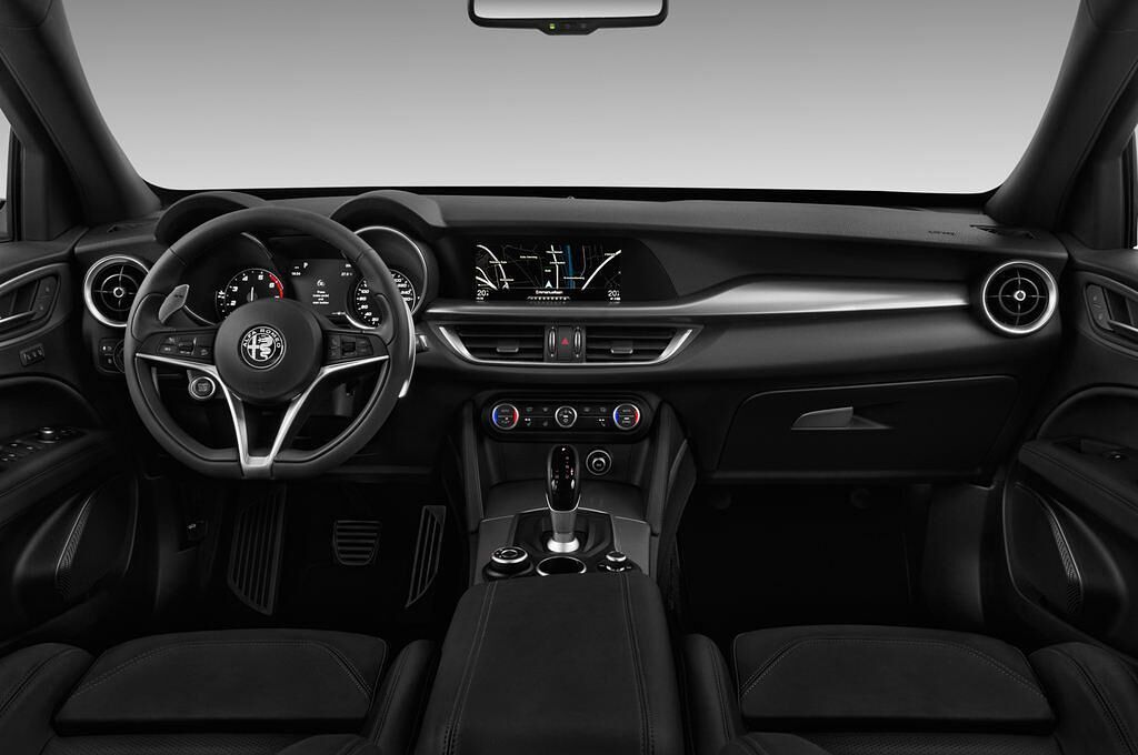 Alfa Romeo Stelvio (Baujahr 2017) - 5 Türen Cockpit und Innenraum