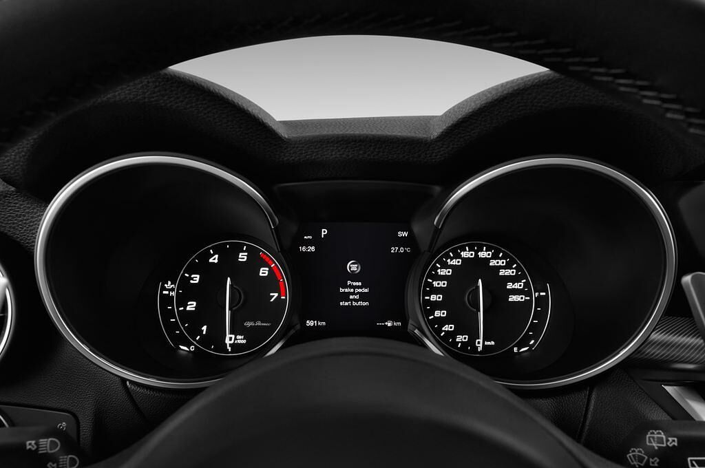 Alfa Romeo Stelvio (Baujahr 2017) - 5 Türen Tacho und Fahrerinstrumente