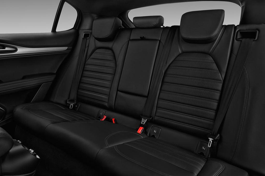 Alfa Romeo Stelvio (Baujahr 2017) - 5 Türen Rücksitze