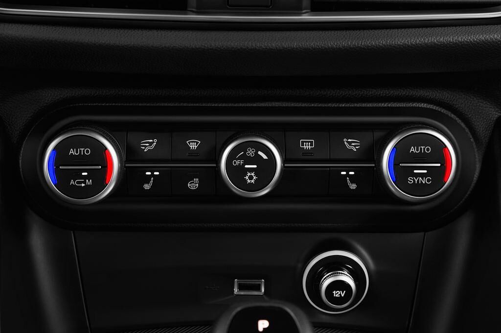 Alfa Romeo Stelvio (Baujahr 2017) - 5 Türen Temperatur und Klimaanlage