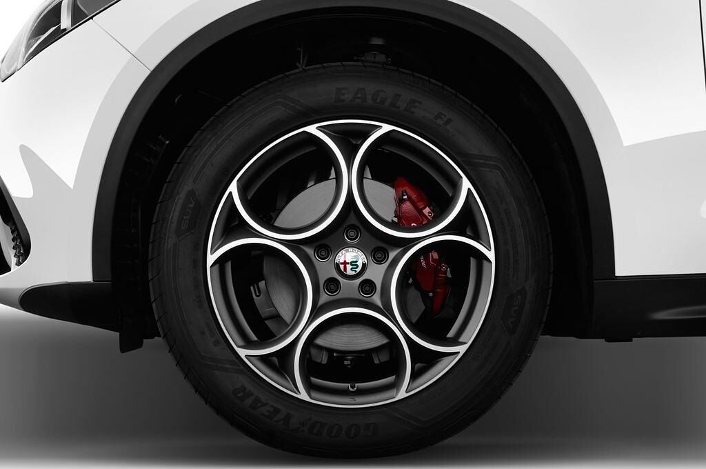 Alfa Romeo Stelvio (Baujahr 2017) - 5 Türen Reifen und Felge