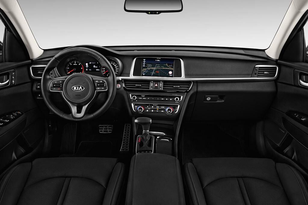 KIA Optima Sportswagon (Baujahr 2017) Spirit 5 Türen Cockpit und Innenraum