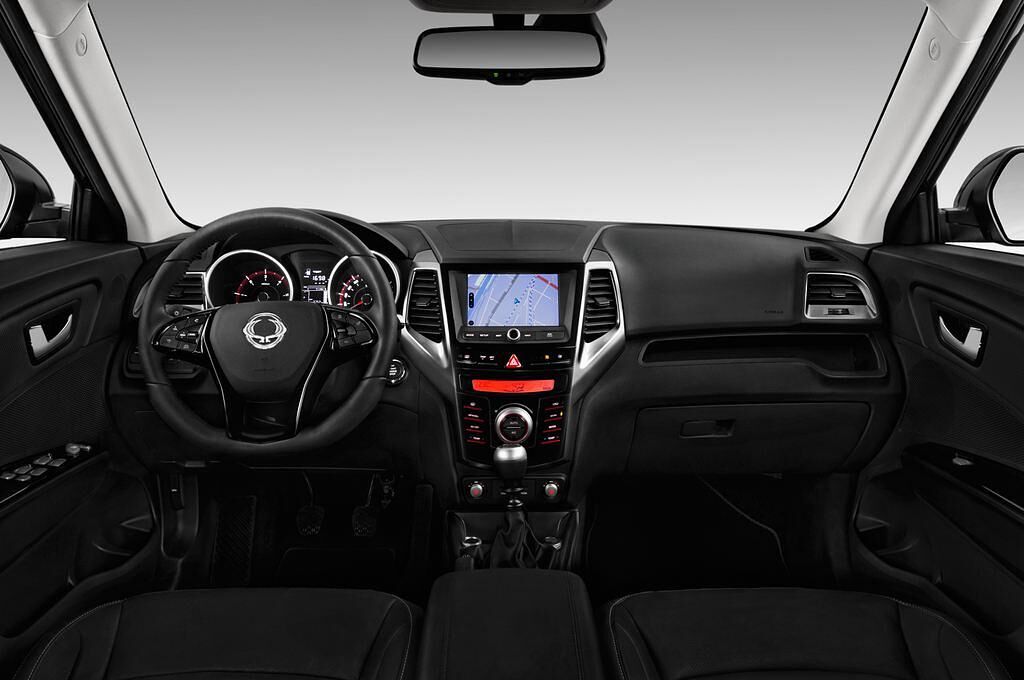 SsangYong XLV (Baujahr 2017) Sapphire 5 Türen Cockpit und Innenraum