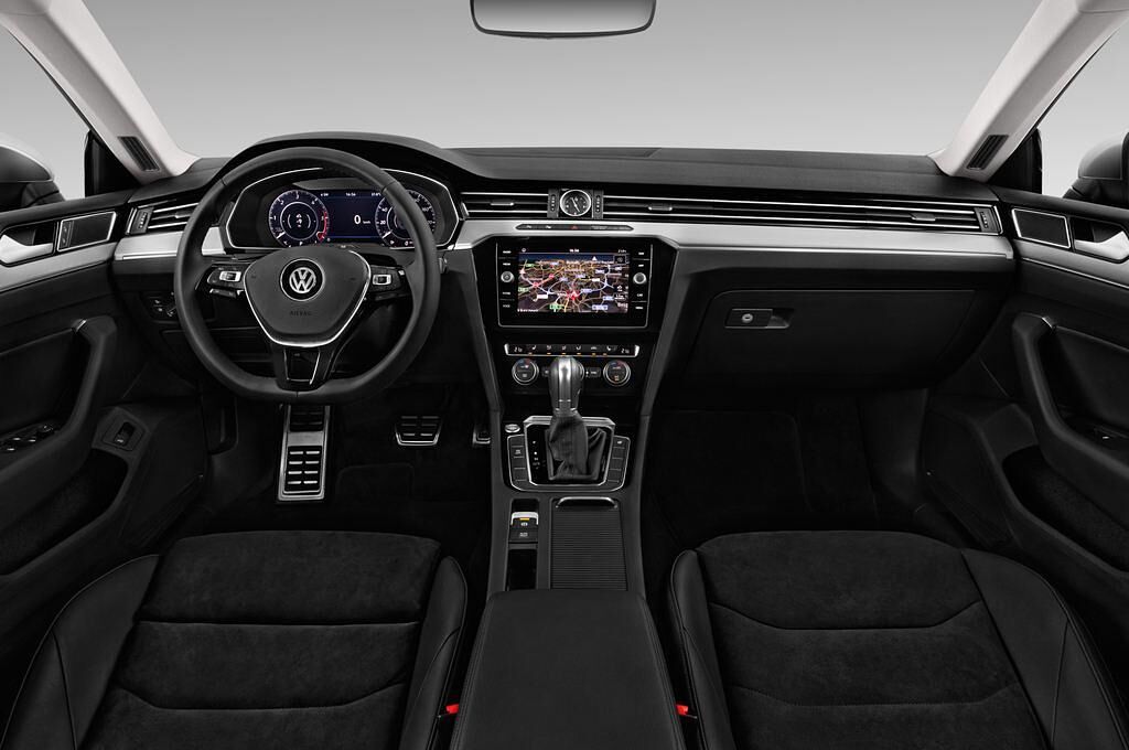 Volkswagen Arteon (Baujahr 2018) Elegance 5 Türen Cockpit und Innenraum