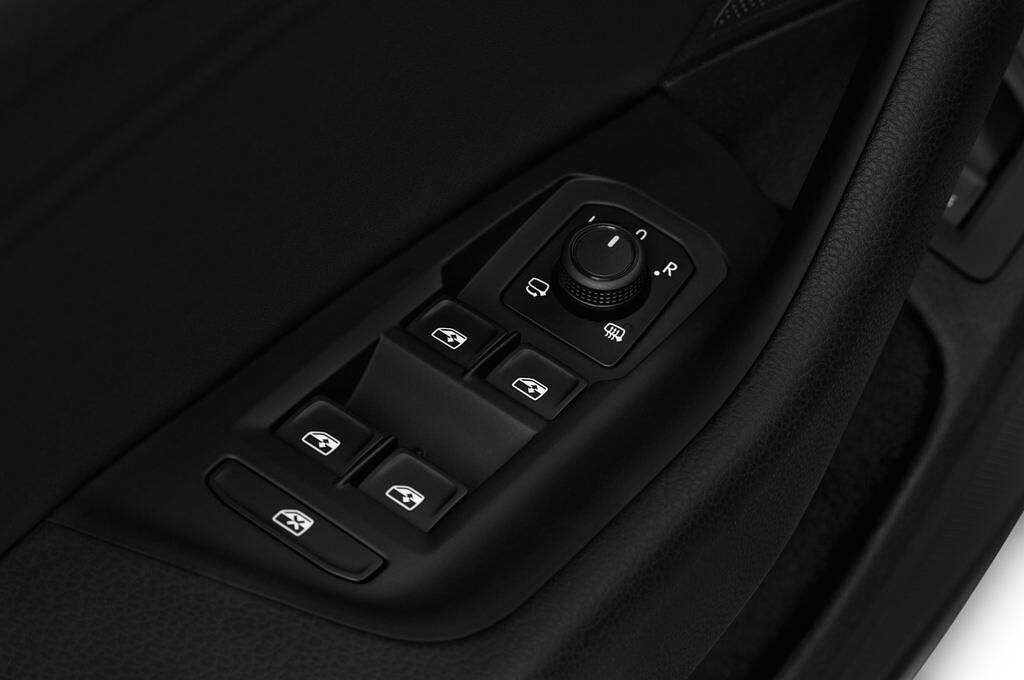 Volkswagen Arteon (Baujahr 2018) Elegance 5 Türen Bedienungselemente Tür