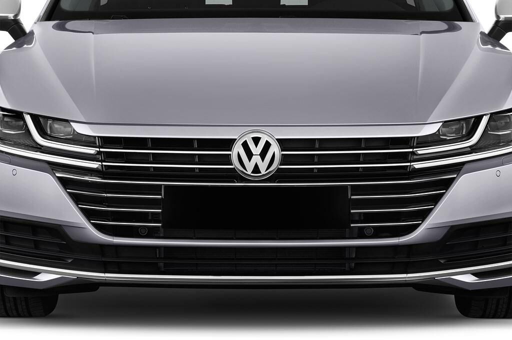 Volkswagen Arteon (Baujahr 2018) Elegance 5 Türen Kühlergrill und Scheinwerfer