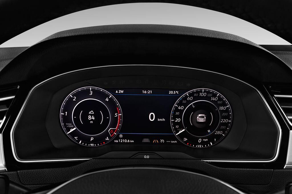 Volkswagen Arteon (Baujahr 2018) Elegance 5 Türen Tacho und Fahrerinstrumente