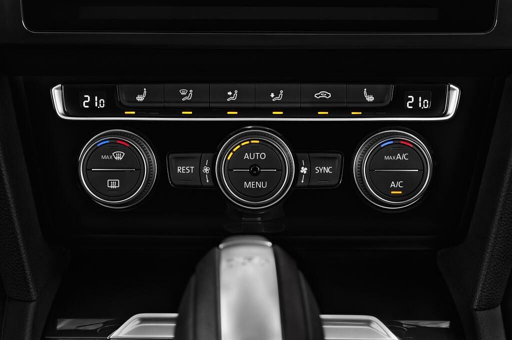 Volkswagen Arteon (Baujahr 2018) Elegance 5 Türen Temperatur und Klimaanlage