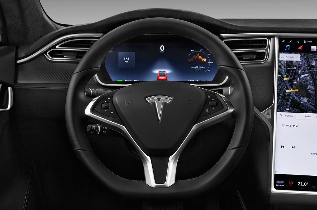 Tesla Model S (Baujahr 2017) 100D 5 Türen Lenkrad