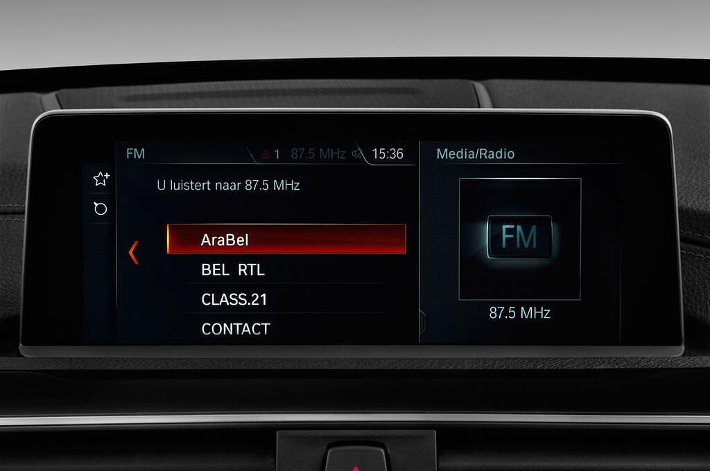 BMW 4 Series (Baujahr 2018) Luxury Line 4 Türen Radio und Infotainmentsystem