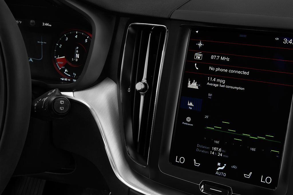 Volvo XC60 (Baujahr 2018) Momentum 5 Türen Lüftung