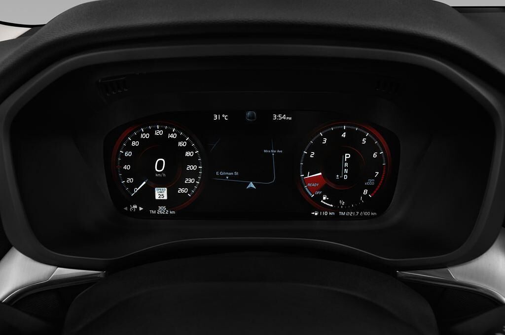 Volvo XC60 (Baujahr 2018) Momentum 5 Türen Tacho und Fahrerinstrumente