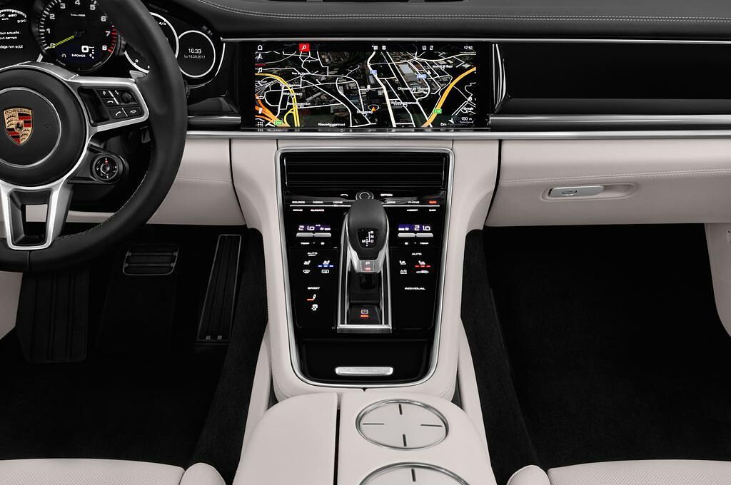 Porsche Panamera (Baujahr 2018) 4 E-Hybrid 4 Türen Mittelkonsole