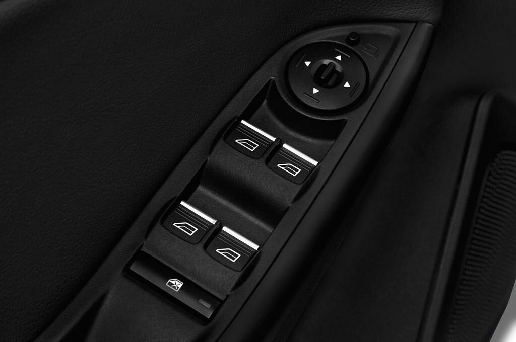 Ford Focus RS (Baujahr 2017) Blue & Black 5 Türen Bedienungselemente Tür