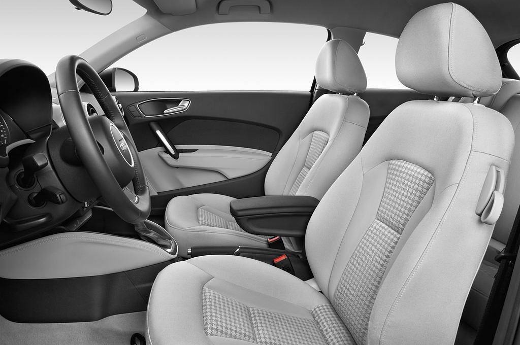 Audi A1 (Baujahr 2011) Ambition 3 Türen Vordersitze