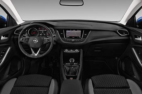 Opel Grandland X (Baujahr 2018) Innovation 5 Türen Cockpit und Innenraum