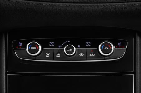 Opel Grandland X (Baujahr 2018) Innovation 5 Türen Temperatur und Klimaanlage